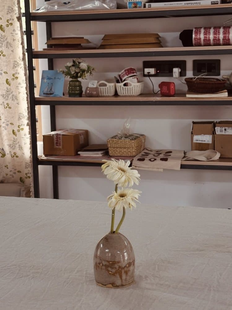 Ceramic keepsake details
